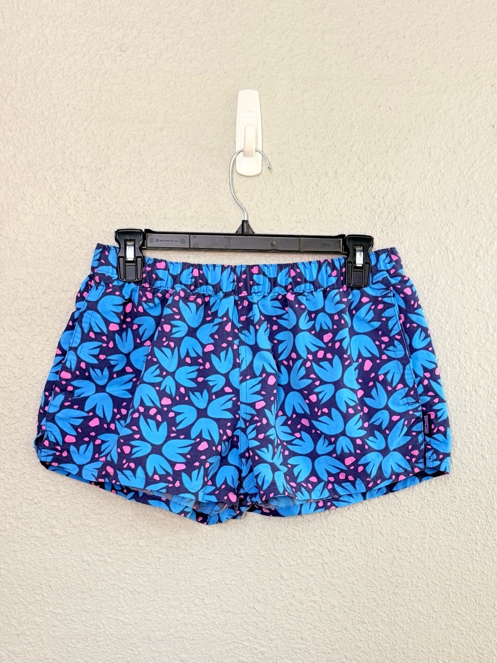 Patagonia | Women's Barely Baggies Shorts | Pollen Confetti/Dolomite Blue | XS